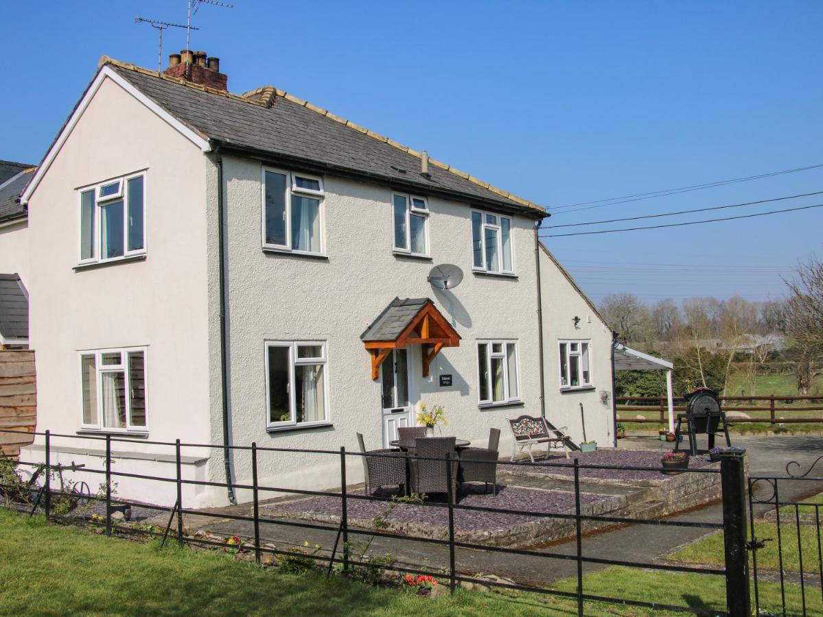 Belmont Bridge Villa Oswestry Exterior photo